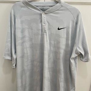 Men’s xl under armour dry fit shirt